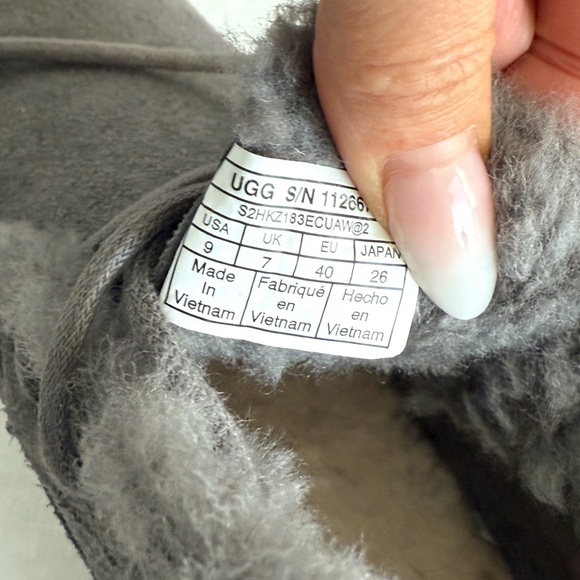 UGG Grey Femme Lace-Up Fur Lined Booties - Picture 6 of 6